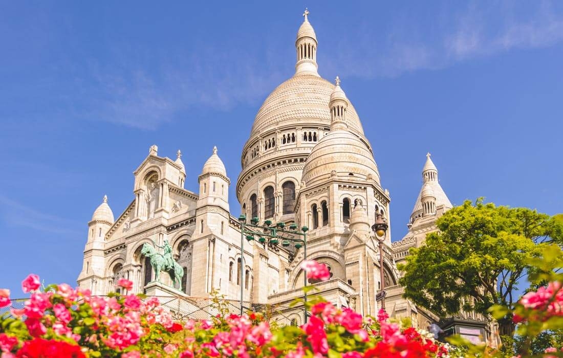 Montmartre. Гора Монмартр в Париже. Монмартр в Париже Общие сведения. Достопримечательности Франции фоны Монмартр. Достопримечательность Франции Сакре кёр сообщение.